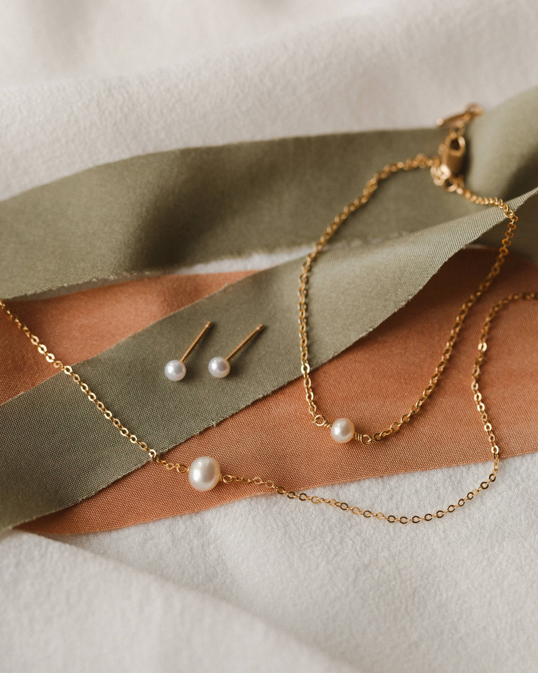 Essential Pearl Set - Image 4
